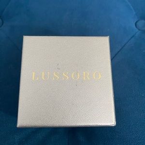 Lussoro letter E necklace